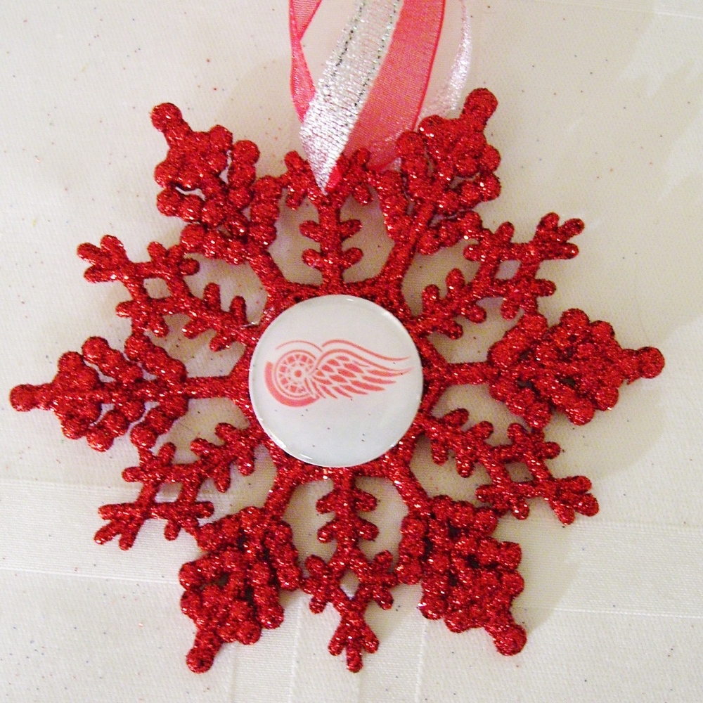 Detroit RED WINGS Handmade Hockey Snowflake *NEW*